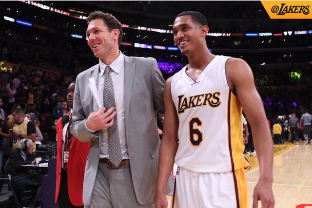 军模型更看 军模型更看